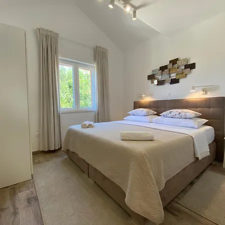 Pergola-apartment Roko Mlini