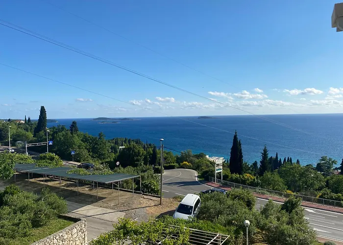 Pergola-apartment Roko ムリニ