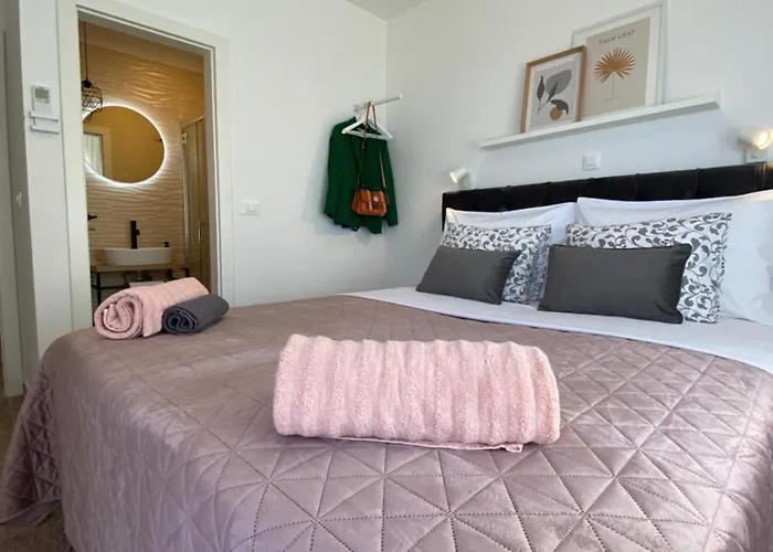 Pergola-apartment Roko アパート